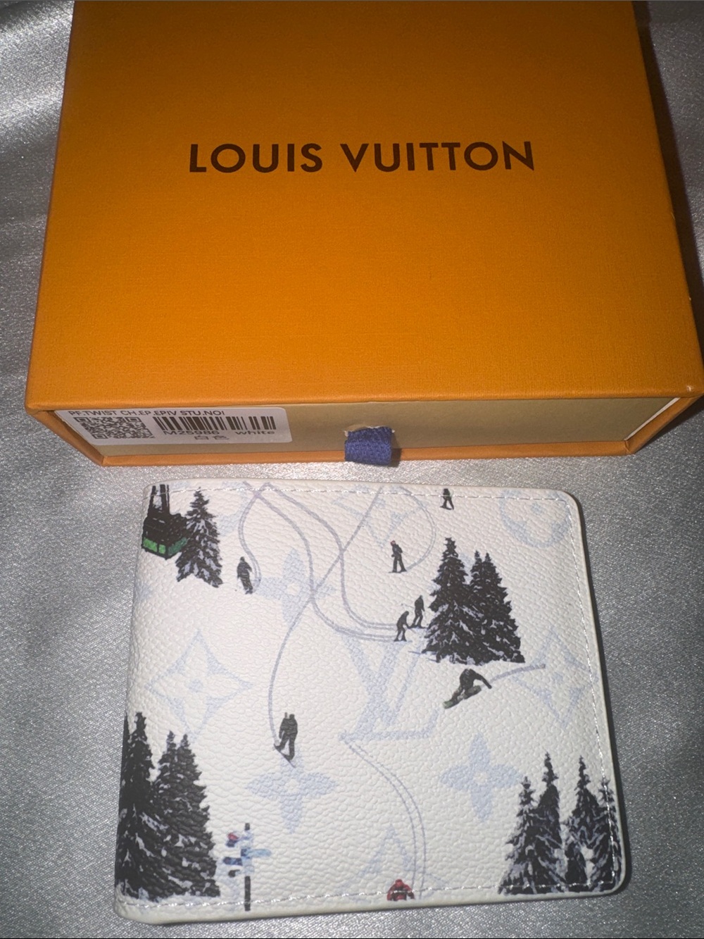 New!🔥 Louis Vuitton Multiple Wallet or Pocket Organizer in white ski canvas!🔥